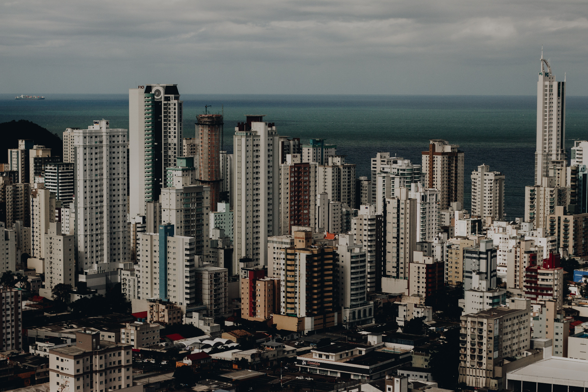 Arranha-céus de Balneário Camboriú junto ao mar